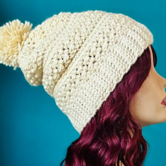 Offwhite beanie with matching fingerless gloves